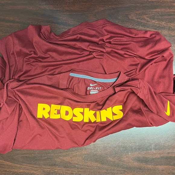 TEAM ISSUE WASHINGTON REDSKINS LONG SLEEVE TSHIRT - LIKE NEW - Picture 4 of 4